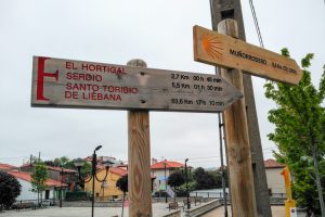 Hostel-santander-camino-lebaniego-totem